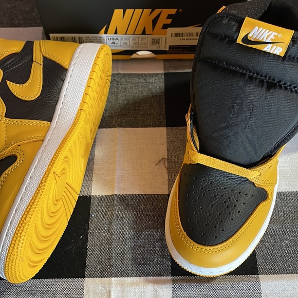 BRAND NEW Air Jordan1 retro high - Picture 2 of 3